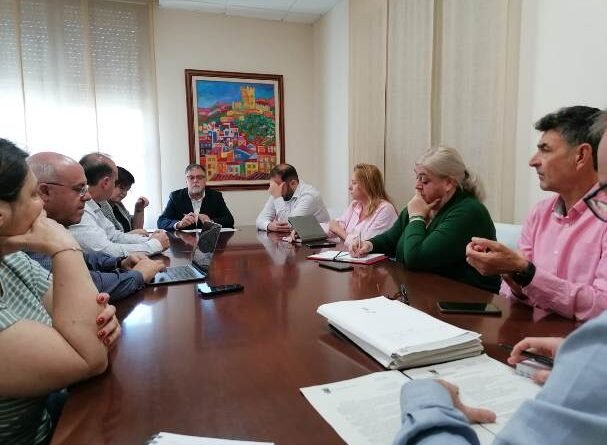 El Ayuntamiento y los empresarios de la Plataforma Nodo Levante Interior pedirán la mediación del presidente de la Generalitat para la aprobación definitiva en Villena