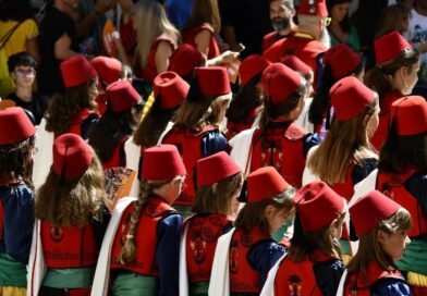 Villena inicia las Fiestas de Moros y Cristianos más multitudinarias con 12.000 festeros en sus desfiles