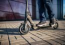 Policía Local recomienda extremar las medidas de seguridad vial a los conductores de patinetes eléctricos