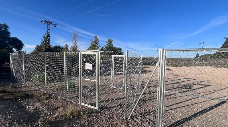 Abiertas las áreas caninas del Recinto Ferial y de la Pinada Galbis tras la instalación del nuevo vallado