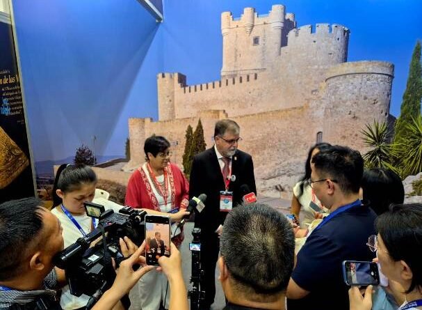 Villena despliega en la feria de turismo de China su oferta cultural y enológica
