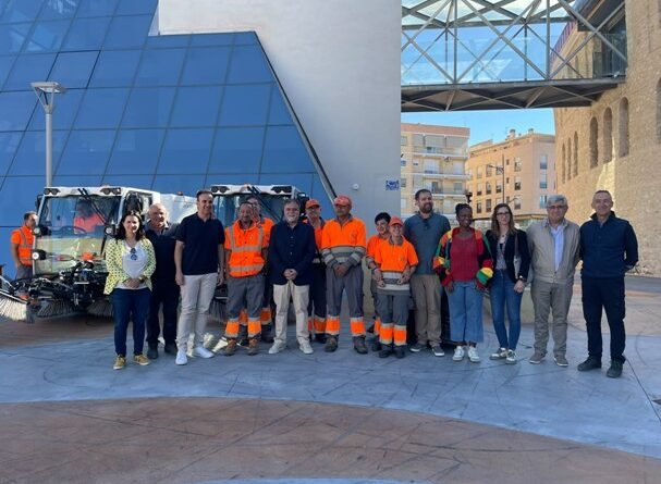 Villena renueva y amplía la flota de limpieza urbana